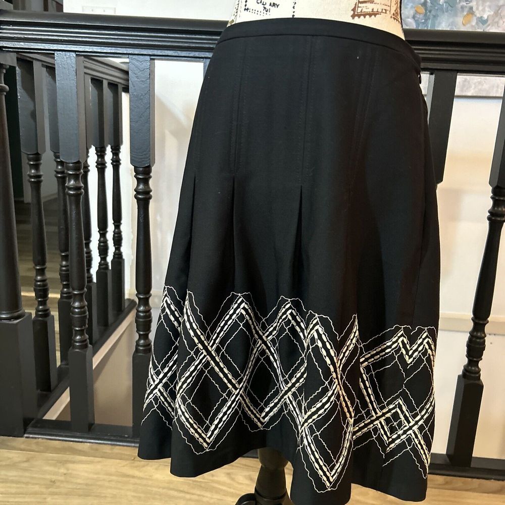 Ann Taylor Loft Womens Box‎ Pleat Skirt Size 6 Black White Embroidery At Bottom